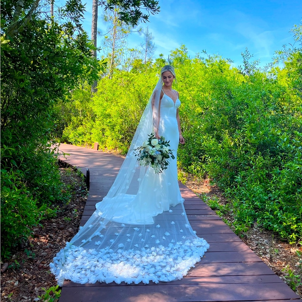 Bridal Floating floral veil. Only wore for photos in perfect condition.